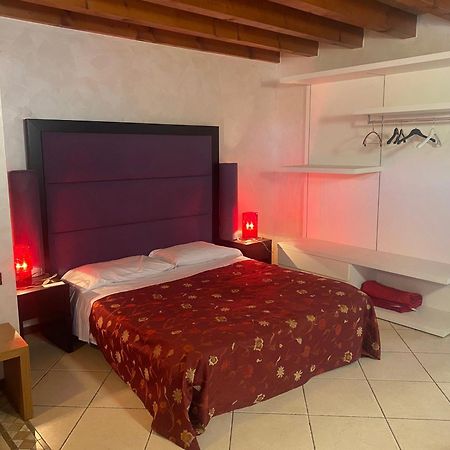 Albergo Le Piante マネルバ・デル・ガルダ エクステリア 写真