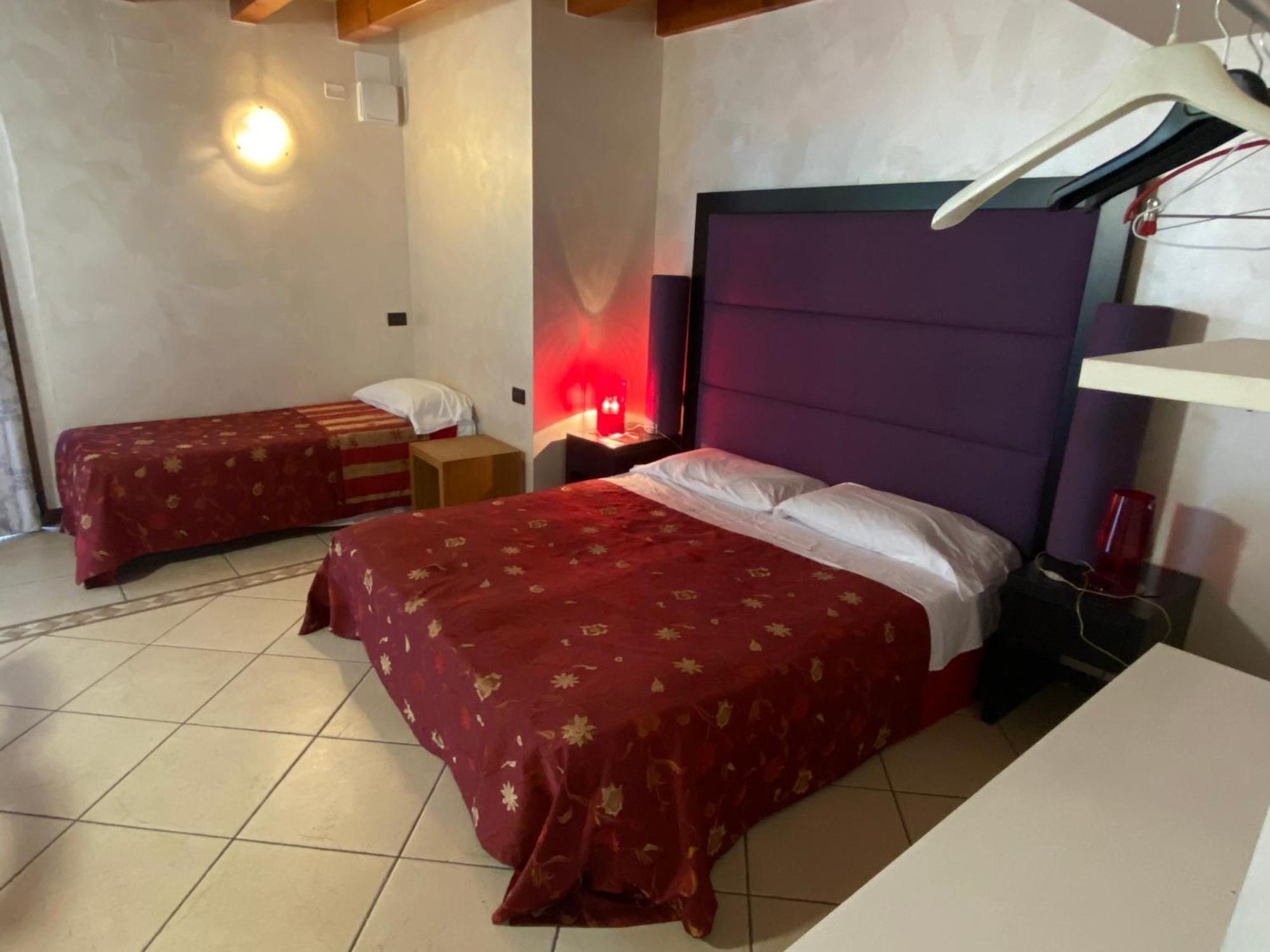 Albergo Le Piante マネルバ・デル・ガルダ エクステリア 写真