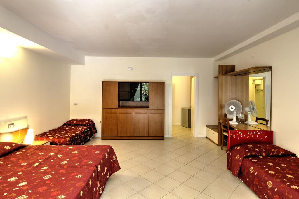 Albergo Le Piante マネルバ・デル・ガルダ エクステリア 写真