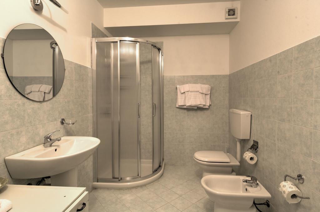 Albergo Le Piante マネルバ・デル・ガルダ エクステリア 写真